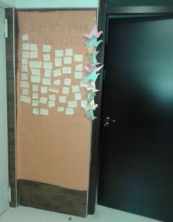 Los alumnos/as escribieron qué era para ellos la paz y elaboramos un mural con sus aportaciones